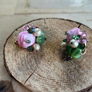 Vintage clip on earrings. Shell and beaded with pearl